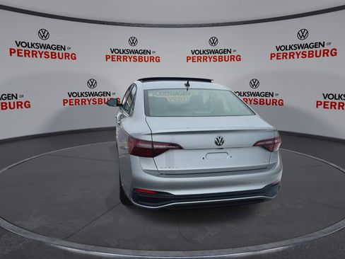 Used 2022 Volkswagen Jetta SE w/ Panoramic Sunroof Package image 7