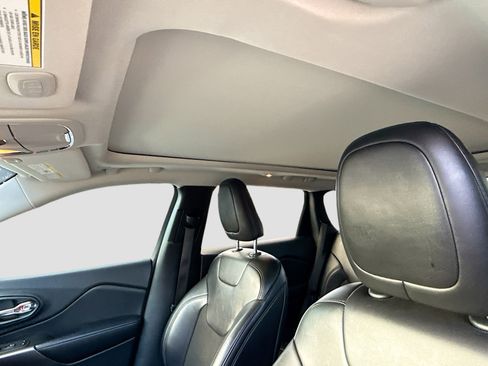 Used 2019 Jeep Cherokee Latitude Plus w/ Comfort/Convenience Group image 26