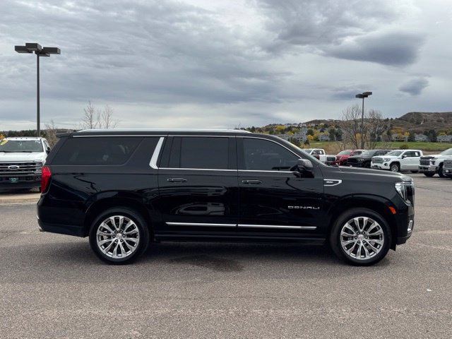 Used 2024 GMC Yukon XL Denali AWD/4WD image 6