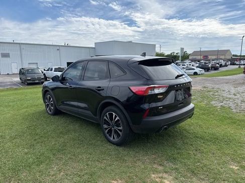 Used 2022 Ford Escape SE w/ SE Sport Appearance Package FWD image 4