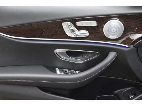 Used 2019 Mercedes-Benz E 300 4MATIC image 26