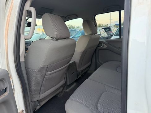 Used 2017 Nissan Frontier SV w/ SV Value Truck Package AWD/4WD image 8