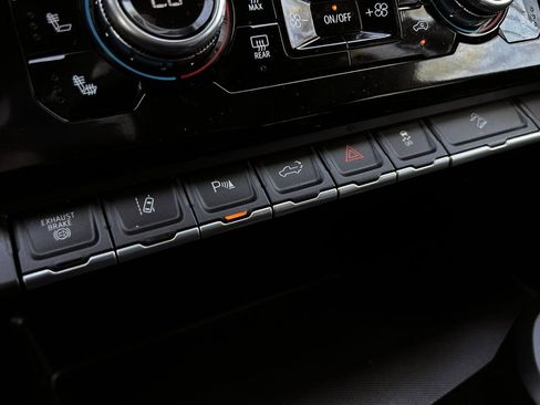 Used 2024 GMC Sierra 2500 Denali w/ Denali Reserve Package image 21