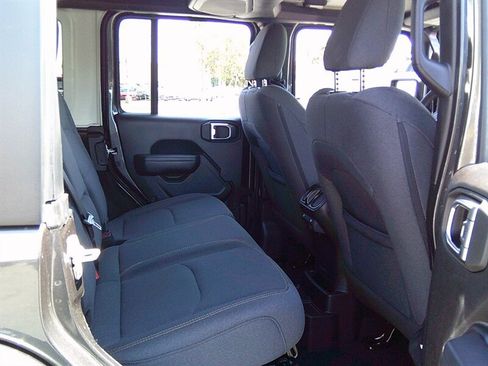 Used 2024 Jeep Wrangler Unlimited AWD/4WD image 20