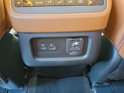 New 2025 Nissan Pathfinder Platinum image 16