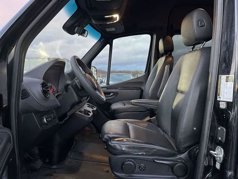 Used 2019 Mercedes-Benz Sprinter 2500 image 14