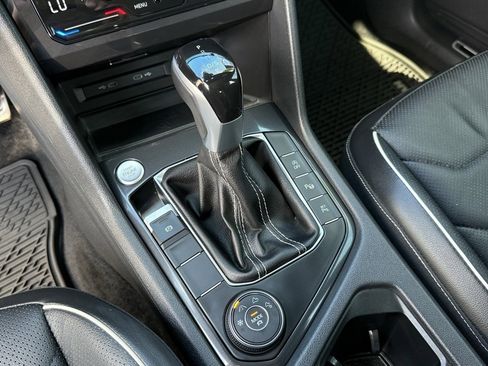 Certified 2024 Volkswagen Tiguan SEL R-Line image 17