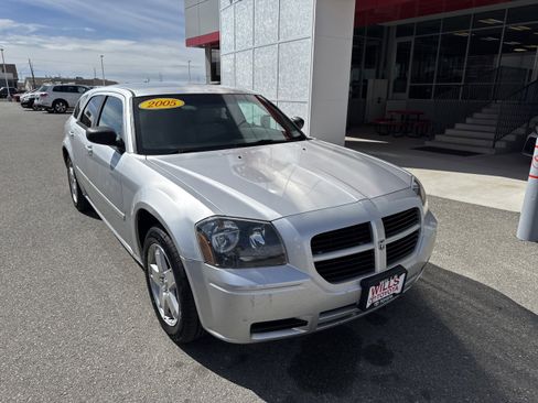 Used 2005 Dodge Magnum SXT w/ Comfort Seating Group AWD/4WD image 1
