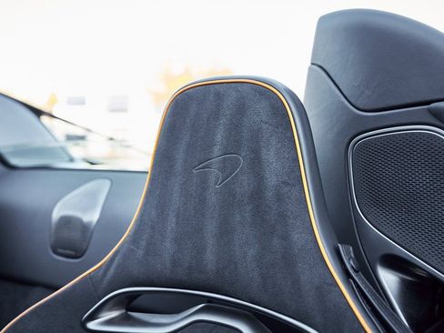 Used 2025 McLaren Artura Spider RWD image 50
