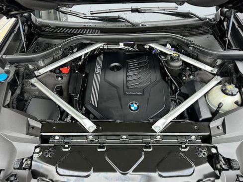 Certified 2022 BMW X7 xDrive40i w/ M Sport Package image 12