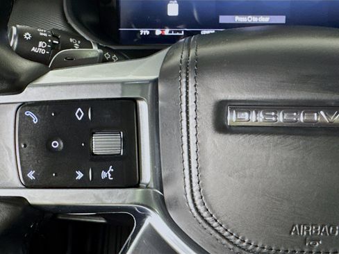 Used 2023 Land Rover Discovery Metropolitan Edition AWD/4WD image 13