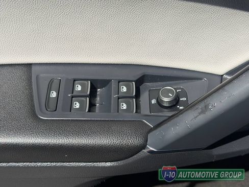 Used 2018 Volkswagen Tiguan SE w/ Panoramic Sunroof Package AWD/4WD image 19