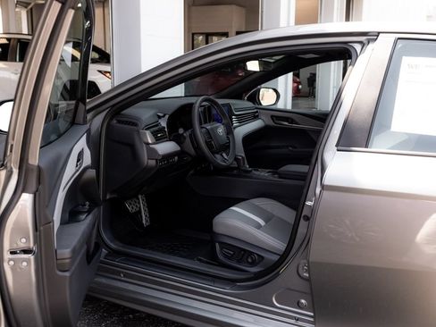 Used 2026 Toyota Camry SE FWD image 27