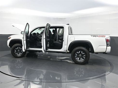 Used 2022 Toyota Tacoma TRD Off-Road image 19