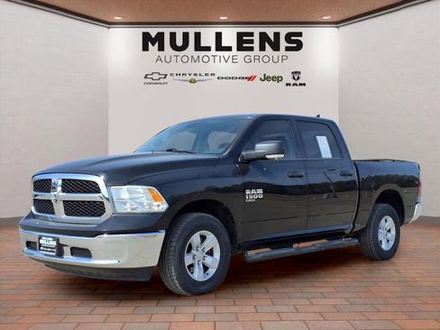 Used 2019 RAM 1500 Classic SLT w/ Luxury Group image 1