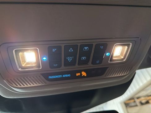 Used 2022 Ford Explorer XLT w/ Equipment Group 202A image 19