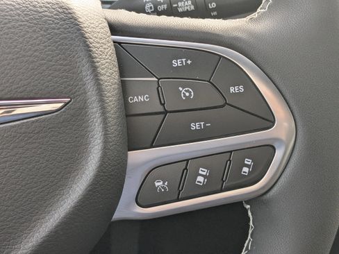 New 2026 Chrysler Pacifica Select image 24