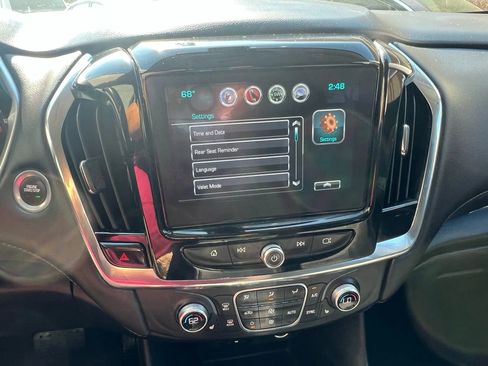 Used 2018 Chevrolet Traverse LT image 18