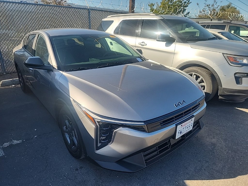 Used 2025 Kia K4 FWD image 1