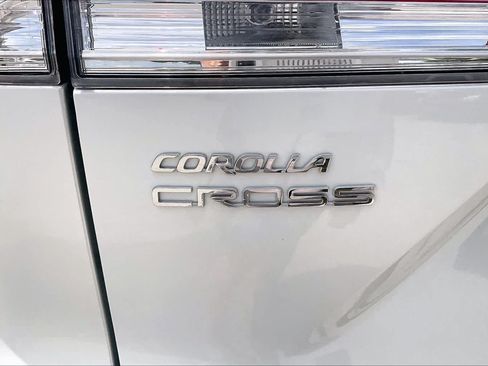 Used 2025 Toyota Corolla Cross LE w/ Moonroof Package FWD image 30