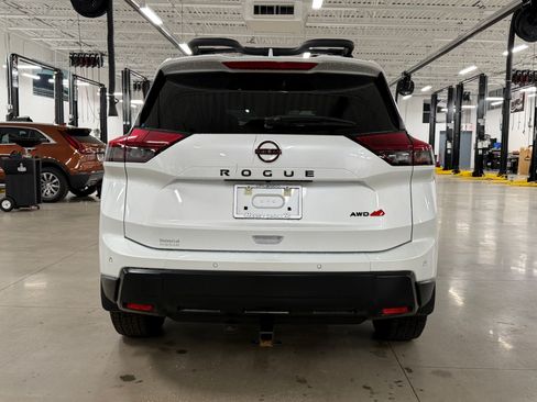 Used 2025 Nissan Rogue SV w/ Rock Creek Premium Package AWD/4WD image 10