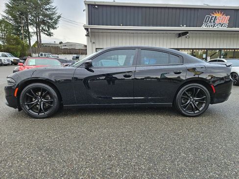 Used 2018 Dodge Charger SXT w/ Blacktop Package image 11
