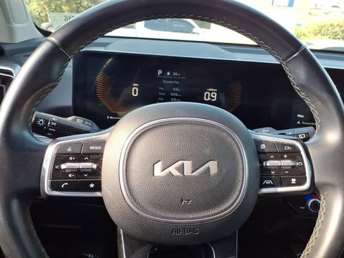 Used 2024 Kia Sorento S FWD image 10