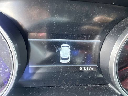 Certified 2024 Kia Carnival LX FWD image 10