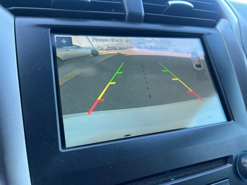 Used 2017 Ford Fusion SE w/ Fusion SE Technology Package image 28