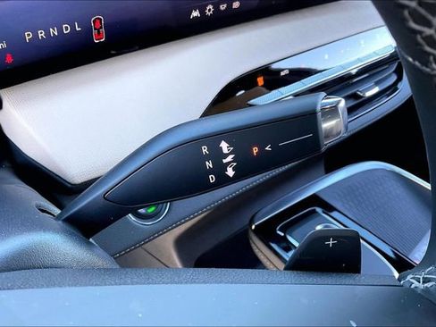 Used 2025 Buick Enclave Preferred w/ Power Package image 13