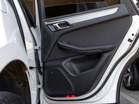 Certified 2026 Porsche Macan AWD/4WD image 49
