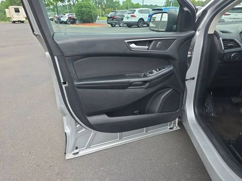Used 2018 Ford Edge SE FWD image 33