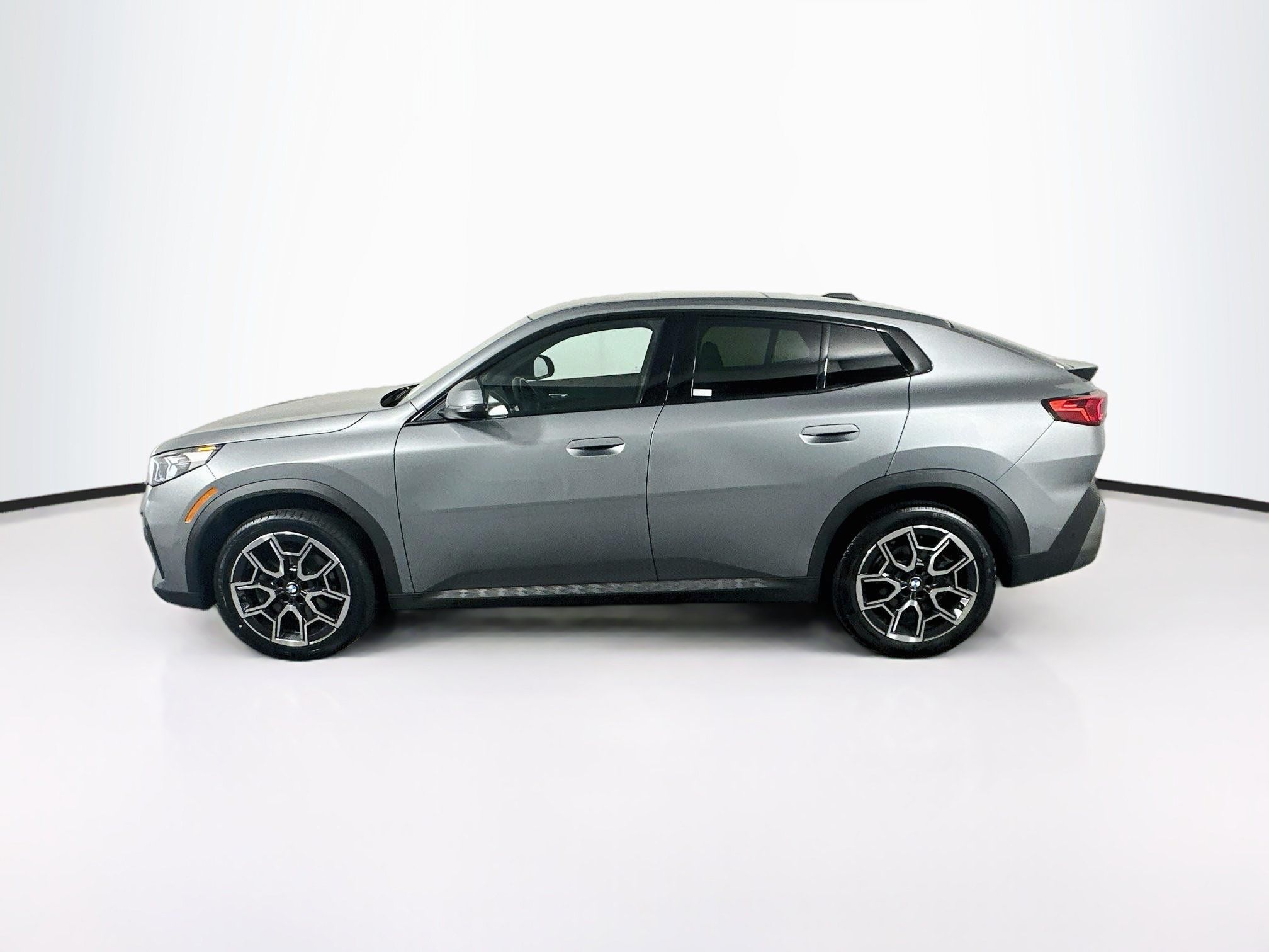 Used 2026 BMW X2 xDrive28i AWD/4WD image 4