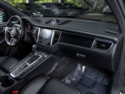 Certified 2018 Porsche Macan GTS AWD/4WD image 59