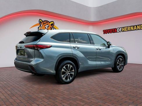 Used 2021 Toyota Highlander XLE FWD image 5
