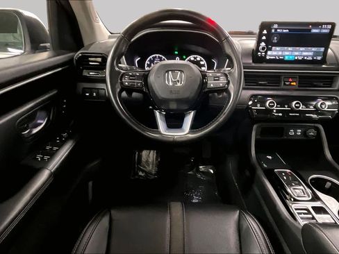 Used 2023 Honda Pilot Touring image 6