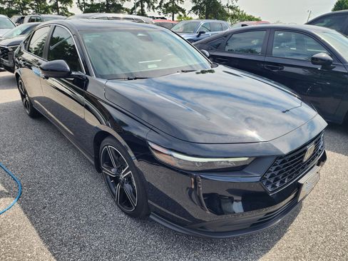 Used 2024 Honda Accord Sport image 2