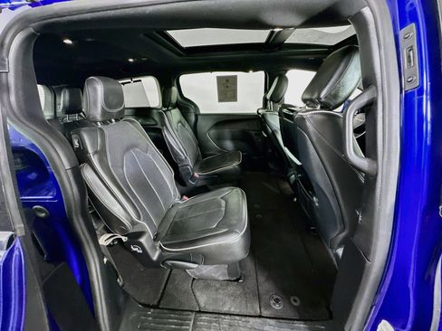 Used 2019 Chrysler Pacifica Limited w/ S Appearance Package FWD image 29
