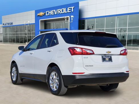 Used 2021 Chevrolet Equinox LS w/ LS Convenience Package image 4