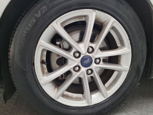 Used 2015 Ford Focus SE FWD image 31