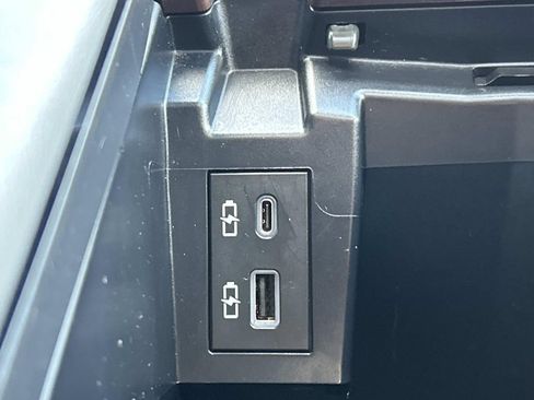Used 2021 Toyota Sienna XLE w/ XLE Plus Package FWD image 37