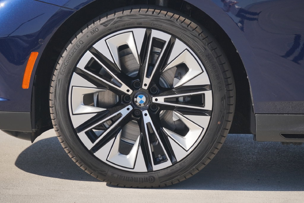 Used 2026 BMW 530i w/ Premium Package RWD image 5