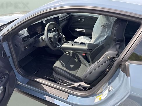 Used 2024 Ford Mustang Coupe RWD image 11