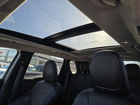 Used 2023 Jeep Cherokee Altitude Lux w/ Lux Elite Package image 13