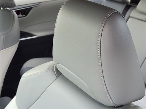 Used 2023 Toyota RAV4 XLE Premium image 11