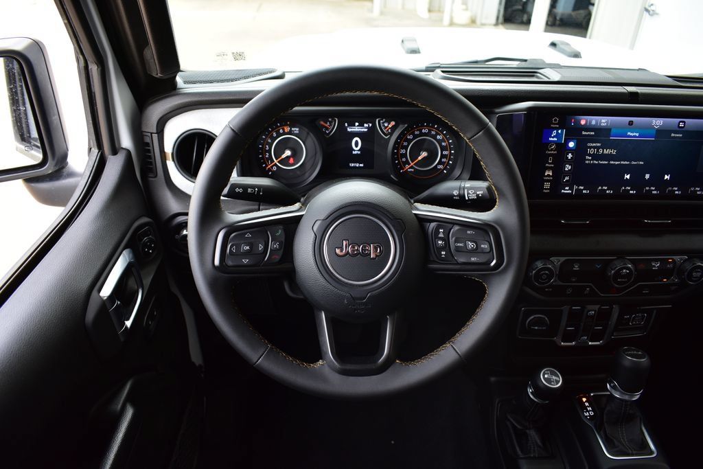 Used 2025 Jeep Gladiator Sport AWD/4WD image 35