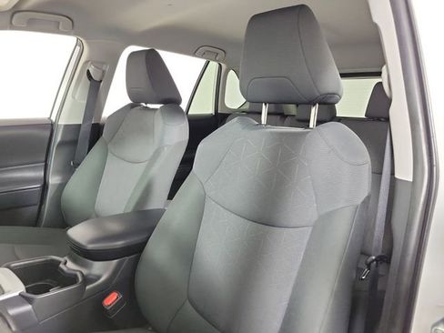 Used 2025 Toyota RAV4 XLE FWD image 20
