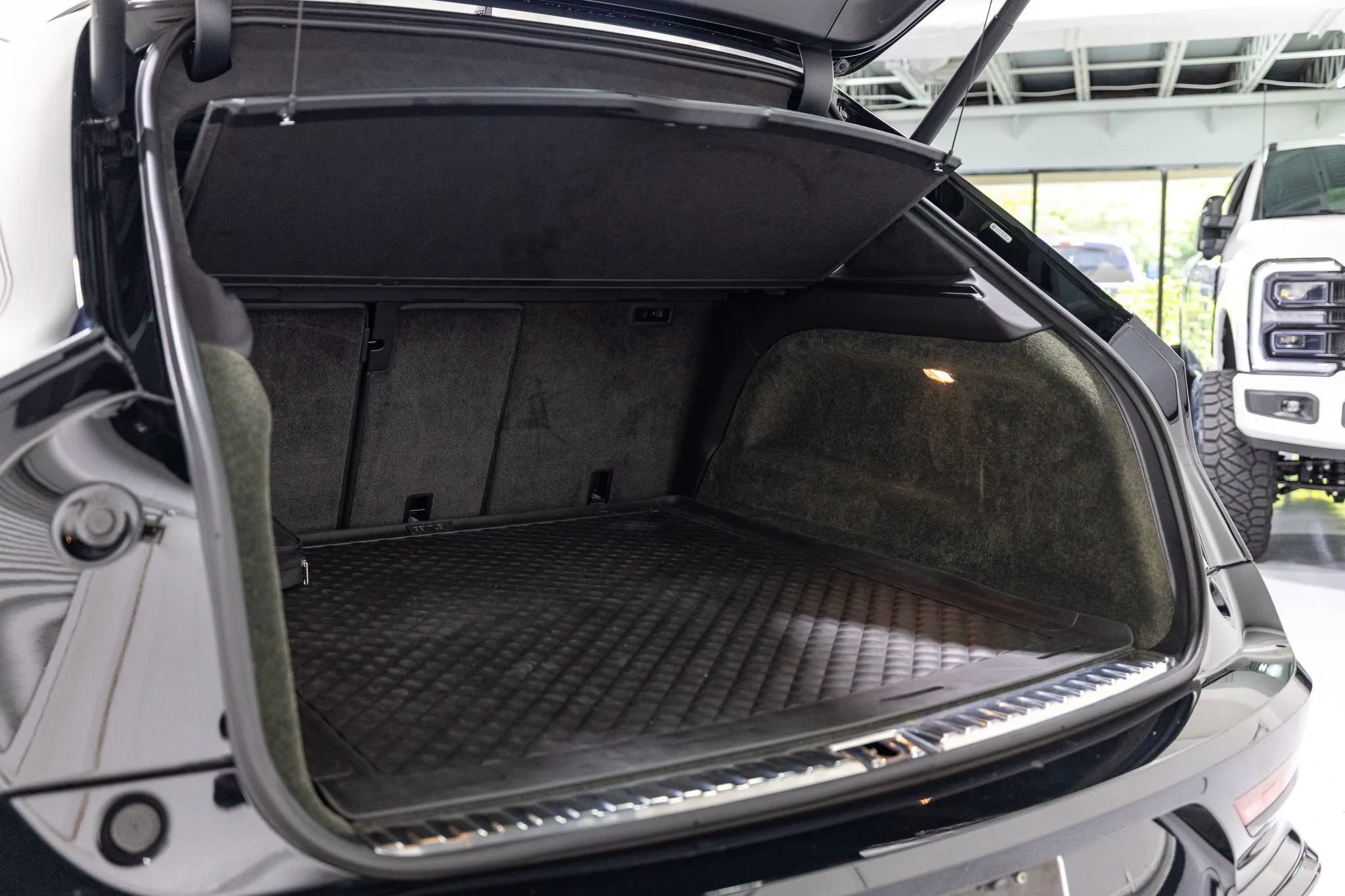 Used 2022 Bentley Bentayga AWD/4WD image 20