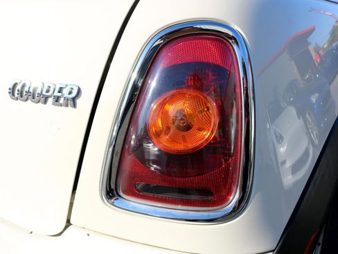 Used 2009 MINI Cooper Hardtop image 9