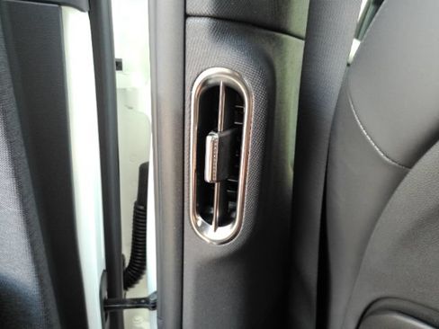 Used 2024 Genesis GV60 RWD image 30